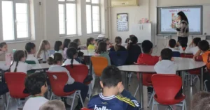 İzmir Büyükşehir Belediyesi, çocuklar arasında artan akran zorbalığı ve şiddet