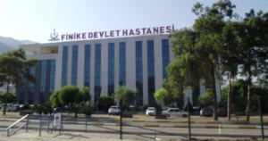 Antalya'da Finike Devlet Hastanesi’nde görev yapan bir sağlık çalışanının Antalya