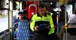 Antalya Büyükşehir Belediyesi, vatandaşların toplu taşıma hizmetlerinden güvenli, konforlu ve