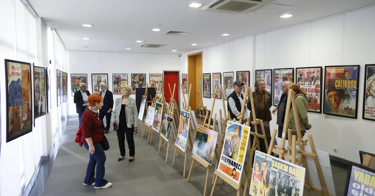 Antalyalılar Yeşilçam afişleriyle zamanda yolculuğa çıkıyor