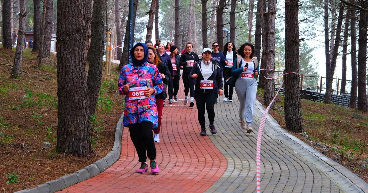 ‘Bahar Koşusu’ Sapanca’da renkli görüntülere sahne oldu