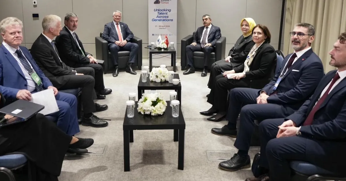 Bakan Tekin OECD Zirvesi’nde