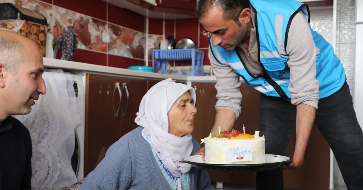 Besra Nine’ye sürpriz doğum günü