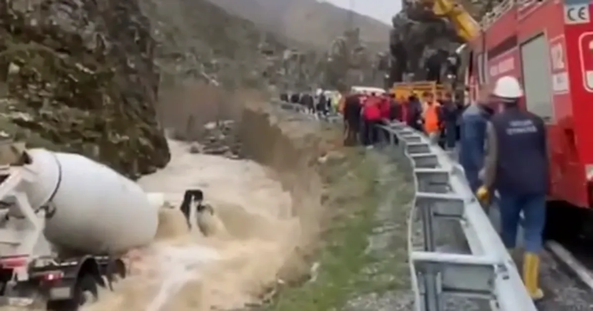 Bitlis Hizan’da beton mikseri kazası