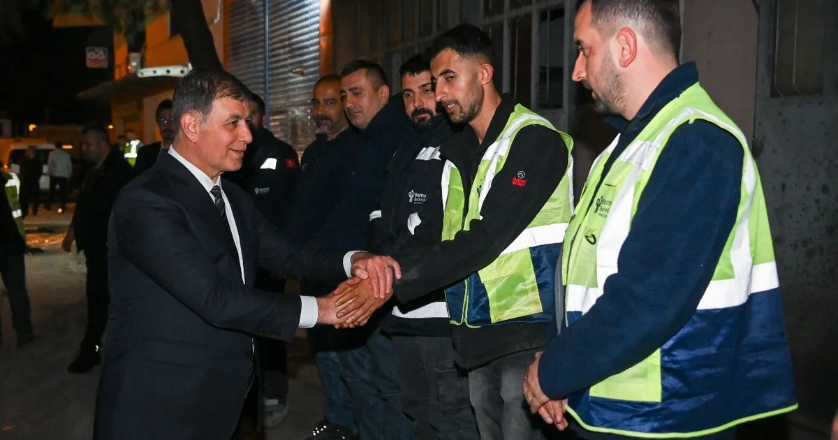 Bornova’da başkanlardan gece baklavalı destek