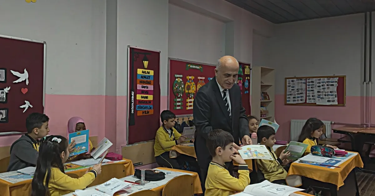 Bursa Gemlik’te Kaymakam Canbaba öğrencilerle buluştu