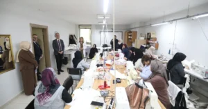 Bursa İnegöl Belediye Başkanı Alper Taban, İNESMEK kurslarını ziyaret ederek