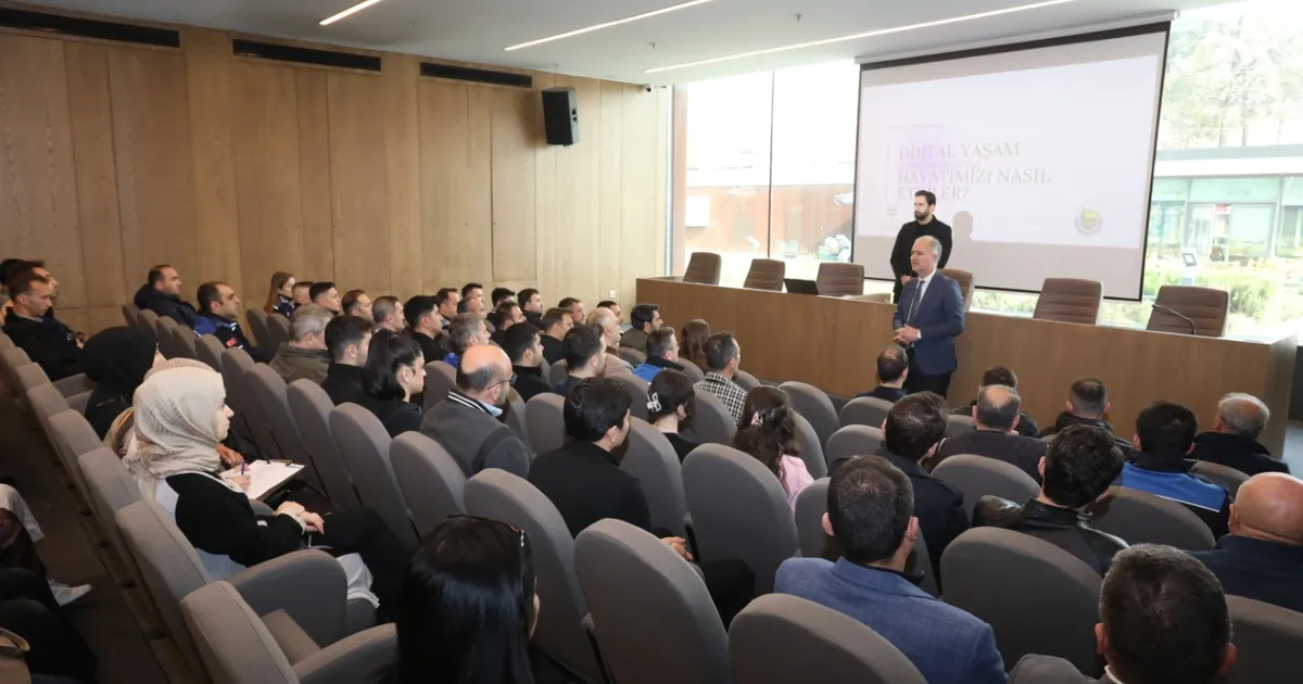 Bursa İnegöl’de personeline “Sağlıklı Dijital Yaşam Ve Ekran Kullanımı Yönetimi” eğitimi