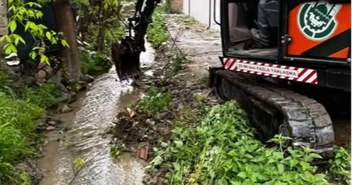 Bursa İnegöl’de sulama kanalı temizliği​​​​​​​