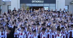Bursa'da İnegölspor’un başlattığı “Bir Çocuğun Mutluluğu Dünyaya Bedel” kampanyası kapsamında