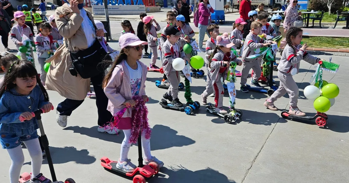 Bursa Mudanya’da miniklere ‘scooter’ şenliği