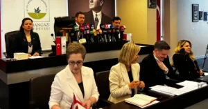 Bursa'da Osmangazi Belediye Meclisi, Belediye Başkanı Erkan Aydın başkanlığında gerçekleşen
