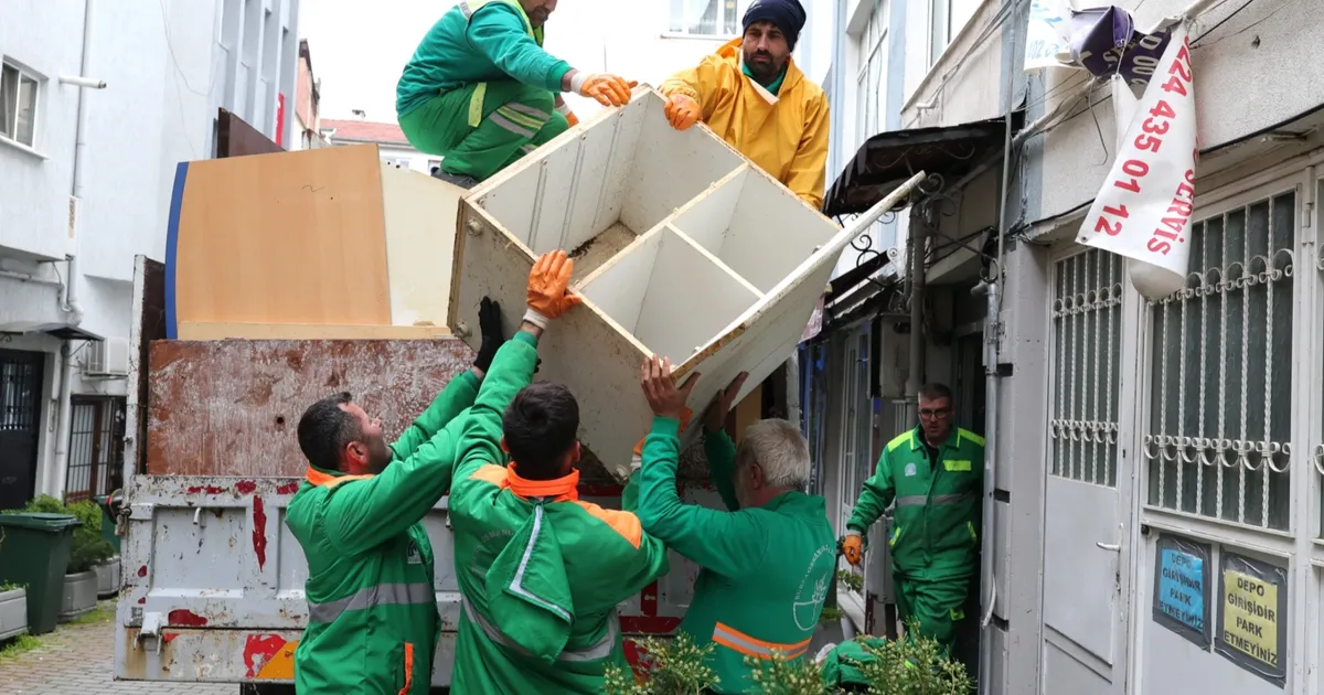Bursa Osmangazi’de çöp eve anında müdahale