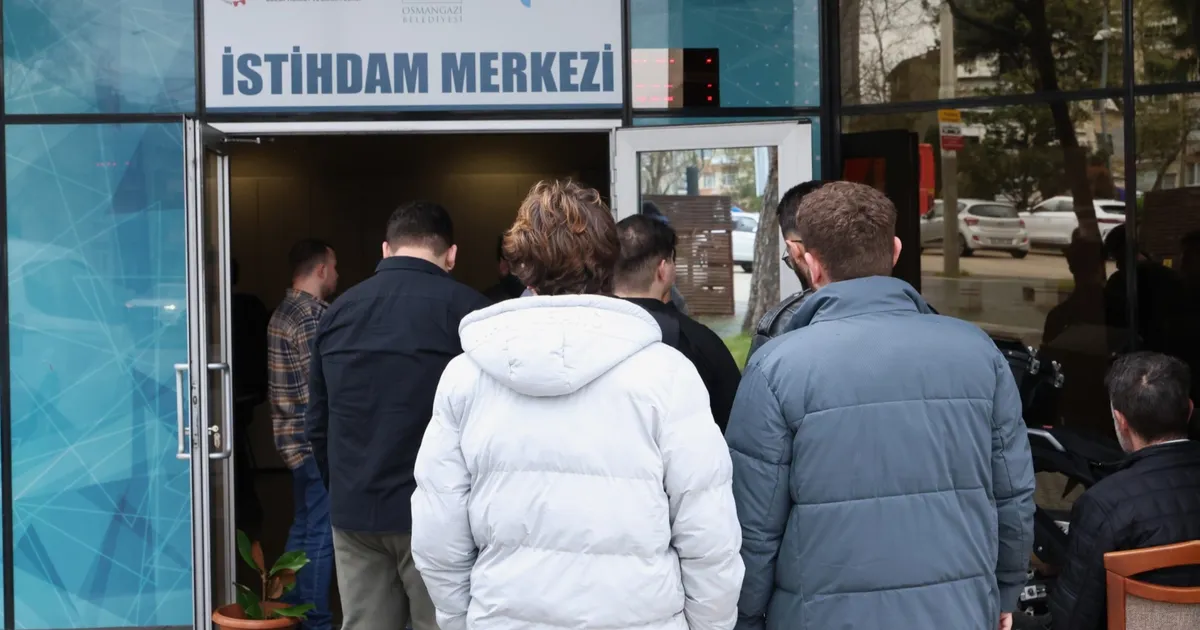 Bursa Osmangazi’de vatandaşlar istihdam buluşmalarıyla iş sahibi oluyor