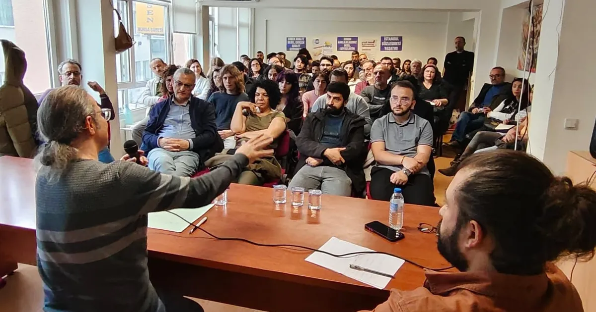 Bursa Yenişehir’de Eğitim-Sen Felsefe Söyleşileri’ni sürdürüyor