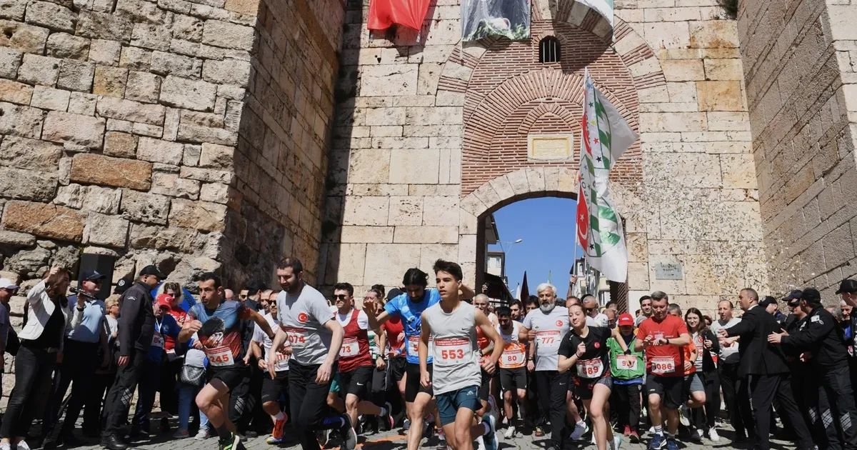 Bursa’da tarihi kent koşusu için nefesler tutuldu