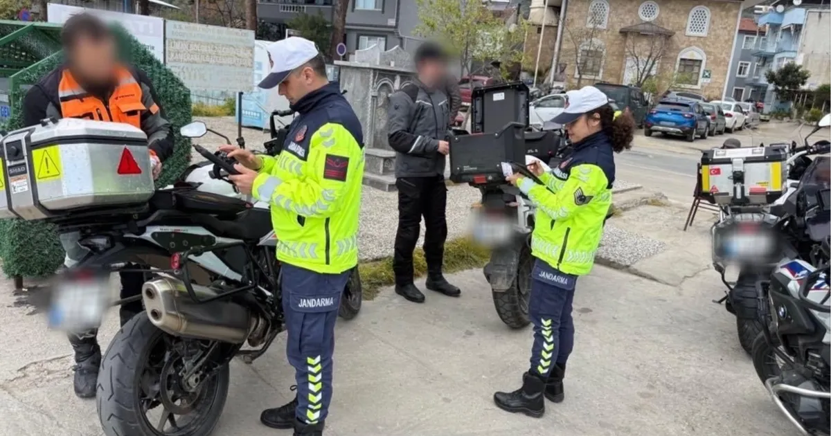Bursa’da Trafik Jandarması’ndan motosikletlere sıkı denetim