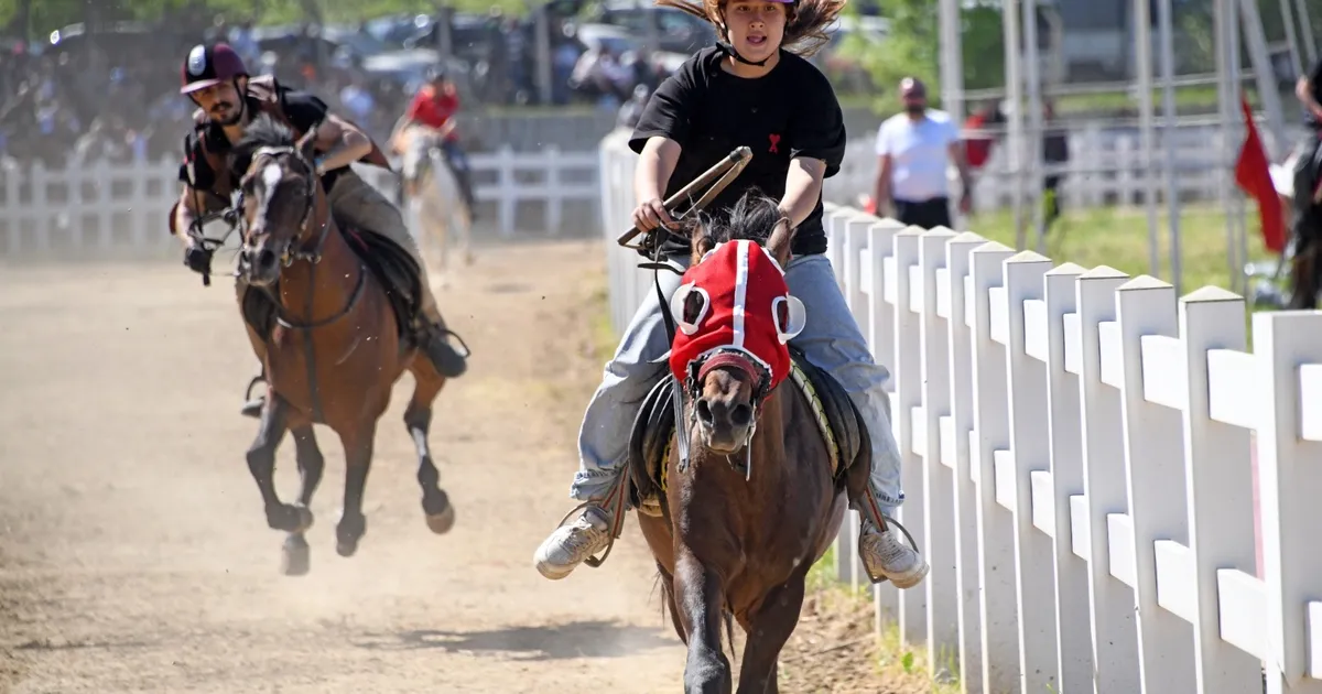 Bursa’nın Fethi’nin 700’üncü yılında ‘Rahvan At Yarışları’ heyecanı… 78 at birinciliğe koştu