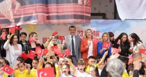 Denizli Büyükşehir Belediyesi, 23 Nisan coşkusunu kentin 6 farklı noktasında