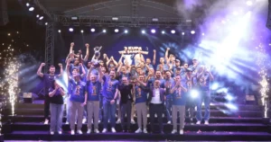Çayırova Belediyesi Basketbol Takımı’nın şampiyonluk coşkusu tüm şehri sardı. Düzenlenen