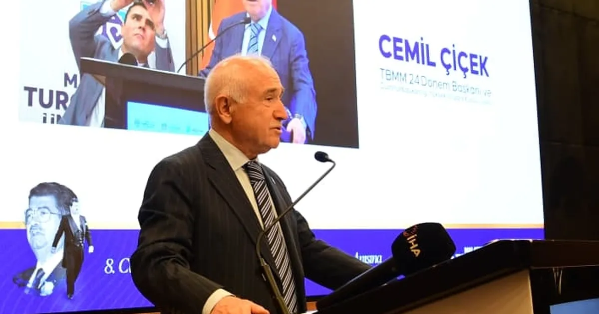 Cemil Çiçek Malatya’da ‘Özallı Yıllar’da konuştu