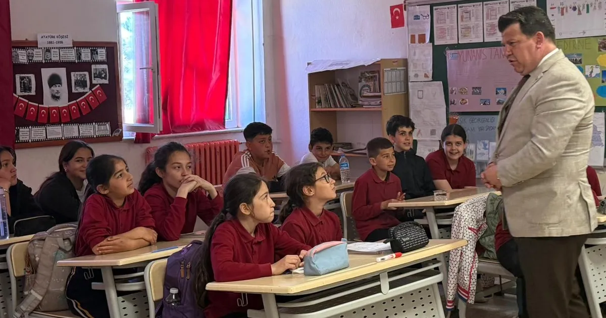 Edirne Keşan Çamlıca’ya Yeditepe’den kütüphane desteği