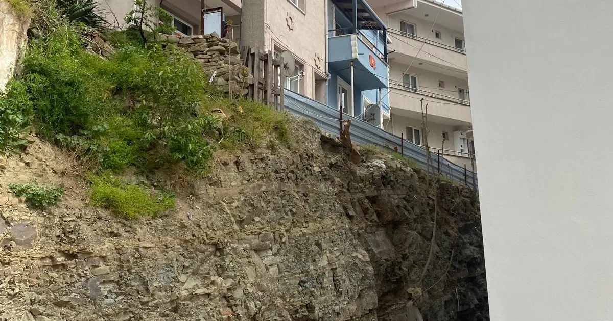 Edirne Keşan’da çökme tehlikesi! Mahalleli tedirgin