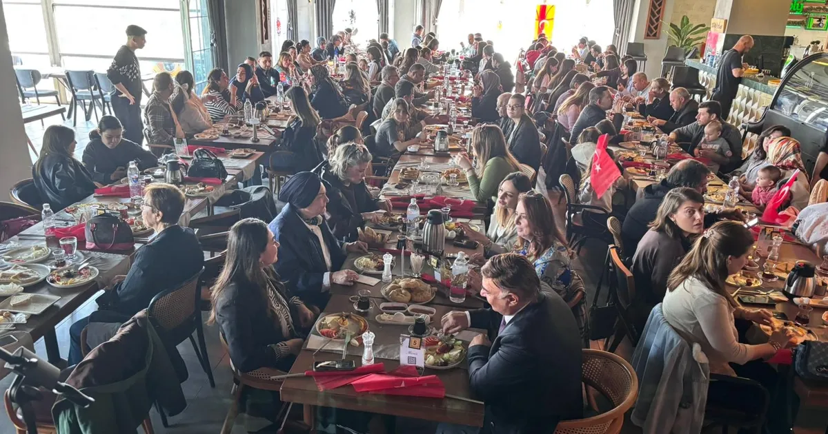 Edirne’de sağlık çalışanları kahvaltıda buluştu