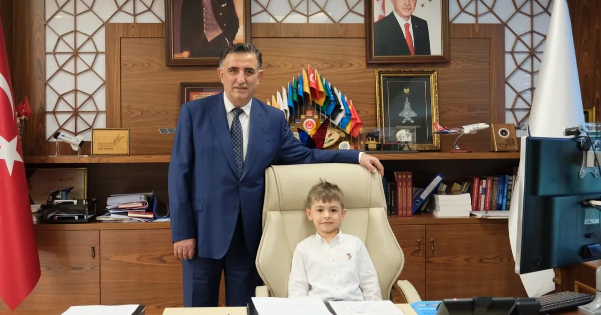 Gebze’de rektörlük koltuğu miniklerde