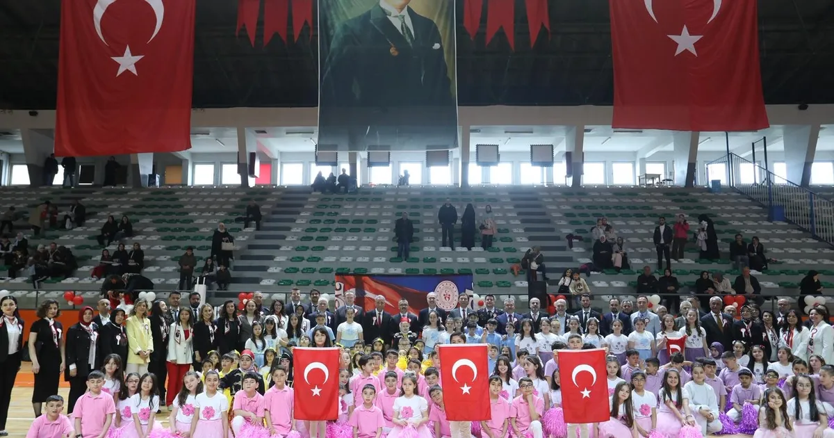 İnegöl’de 23 Nisan Ulusal Egemenlik ve Çocuk Bayramı coşkuyla kutlandı