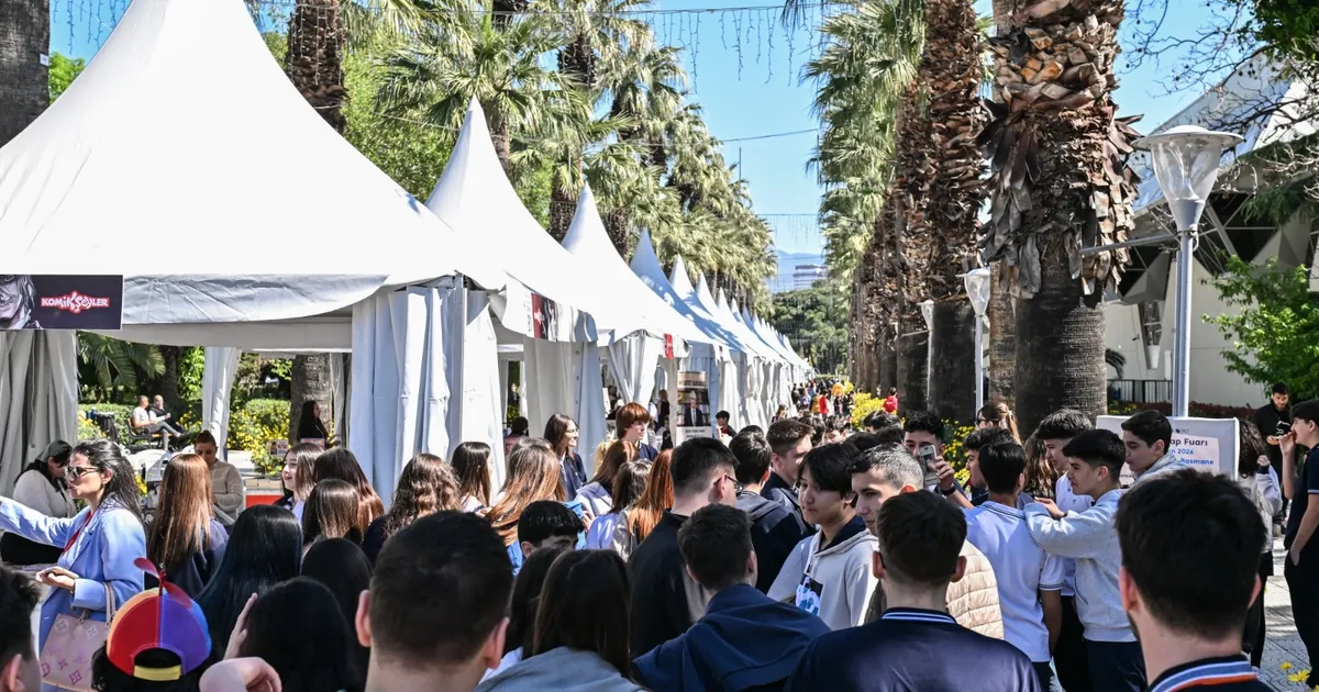 İZKİTAP öğrencilerin buluşma noktası oldu