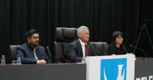 İzmir Aliağa Belediyesi Meclisi’nde 2025 yılı Faaliyet Raporu’nun görüşülmesi için