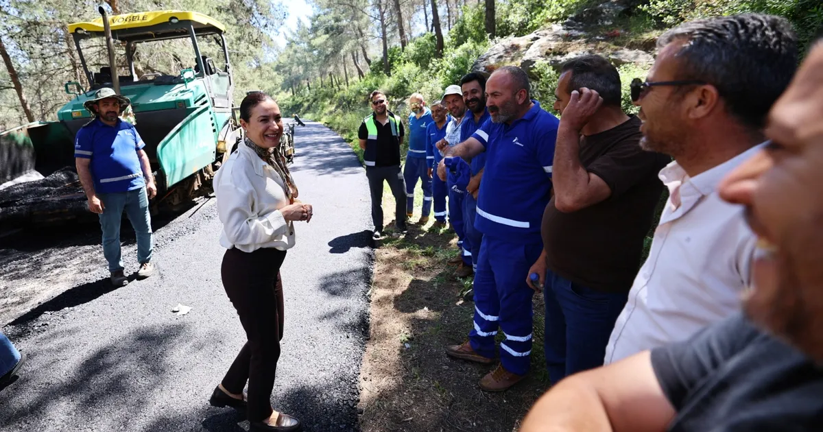 İzmir Efes Selçuk’ta asfaltlama çalışmaları sürüyor