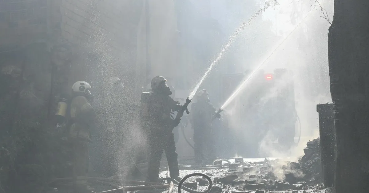 İzmir Konak’ta bina yangını kontrol altında