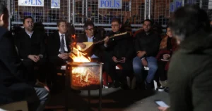 İzmir Büyükşehir Belediyesi'ne ait Meslek Fabrikası binasına el koyma işlemlerine