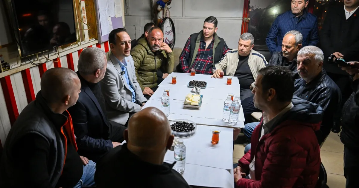 İzmir’de Başkan Eşki minibüsçülerle kahvaltıda buluştu