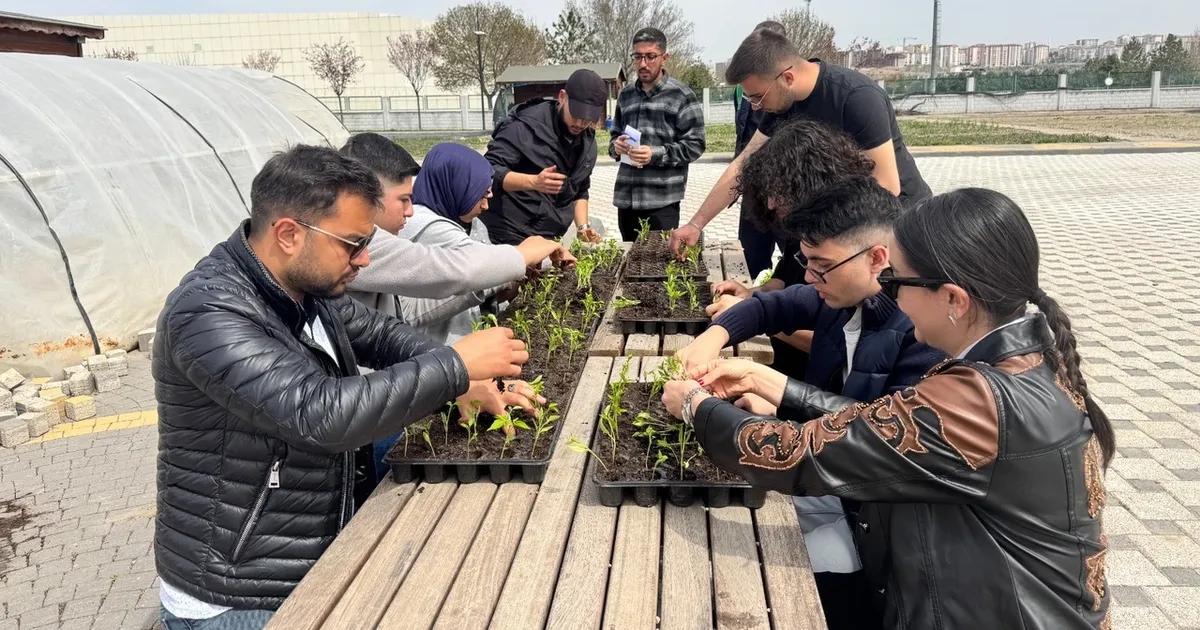Kayseri Büyükşehir’den üniversitelilere uygulamalı tarım eğitimi