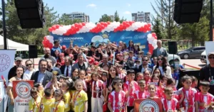 Kayseri Kocasinan Belediyesi tarafından düzenlenen “Çocuk Şenliği”, çocuklara ve ailelere