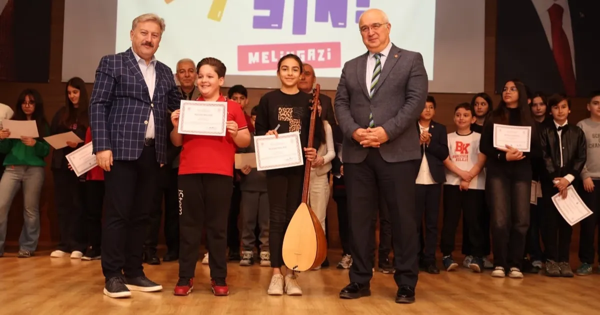 Kayseri Melikgazi’de minik müzisyenler ödüllerine kavuştu