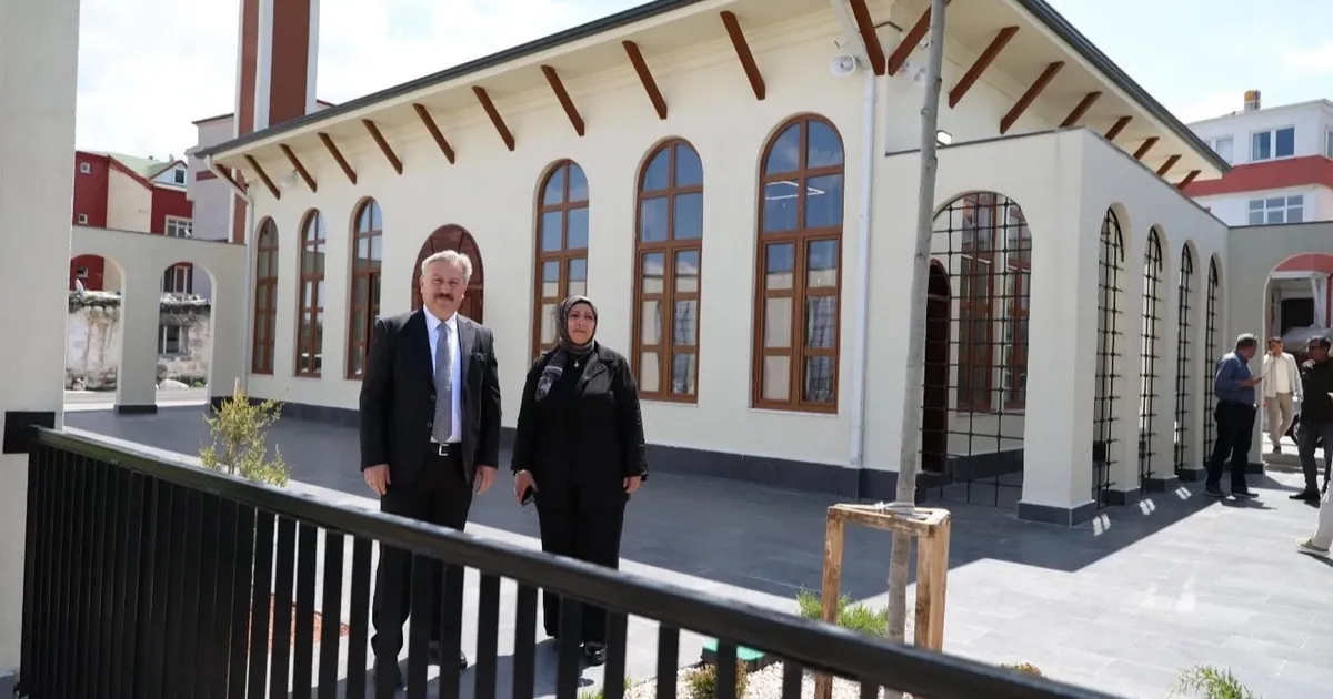 Kayseri Melikgazi’den butik Hayrat Camii