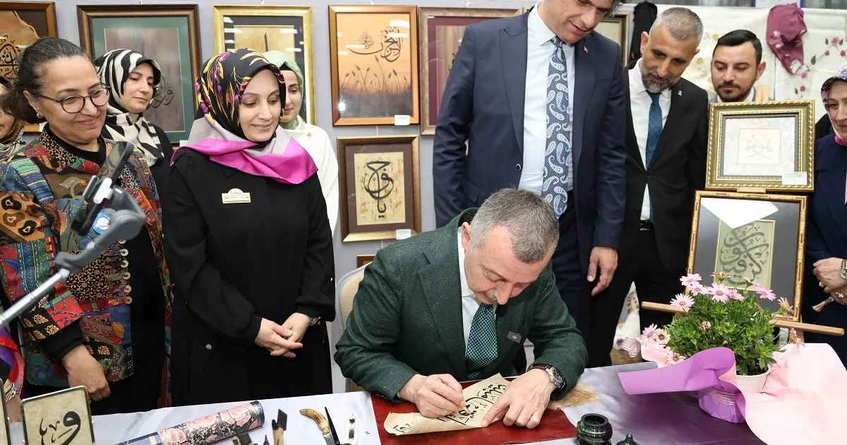 KO-MEK ilçe sergileriyle el emeklerini görücüye çıkarıyor