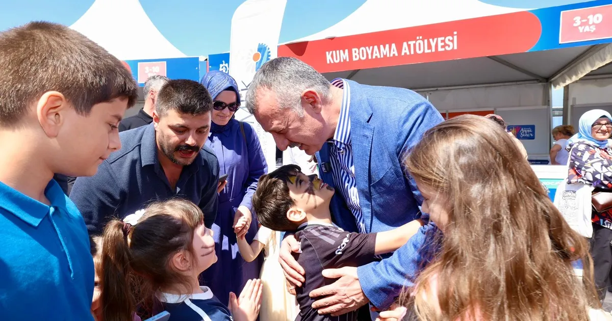 Kocaeli’de Başkan Büyükakın’a çocuklardan sevgi seli