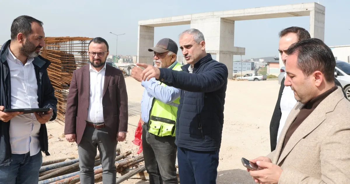 Kocaeli Çayırova Belediye Başkanı Bünyamin Çiftçi, yapımı devam eden Çayırova