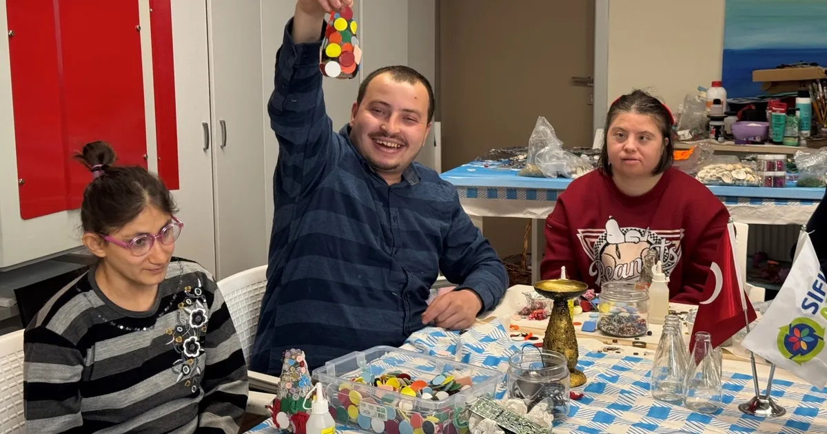 Kocaeli’de cam atıklar sanata dönüştü