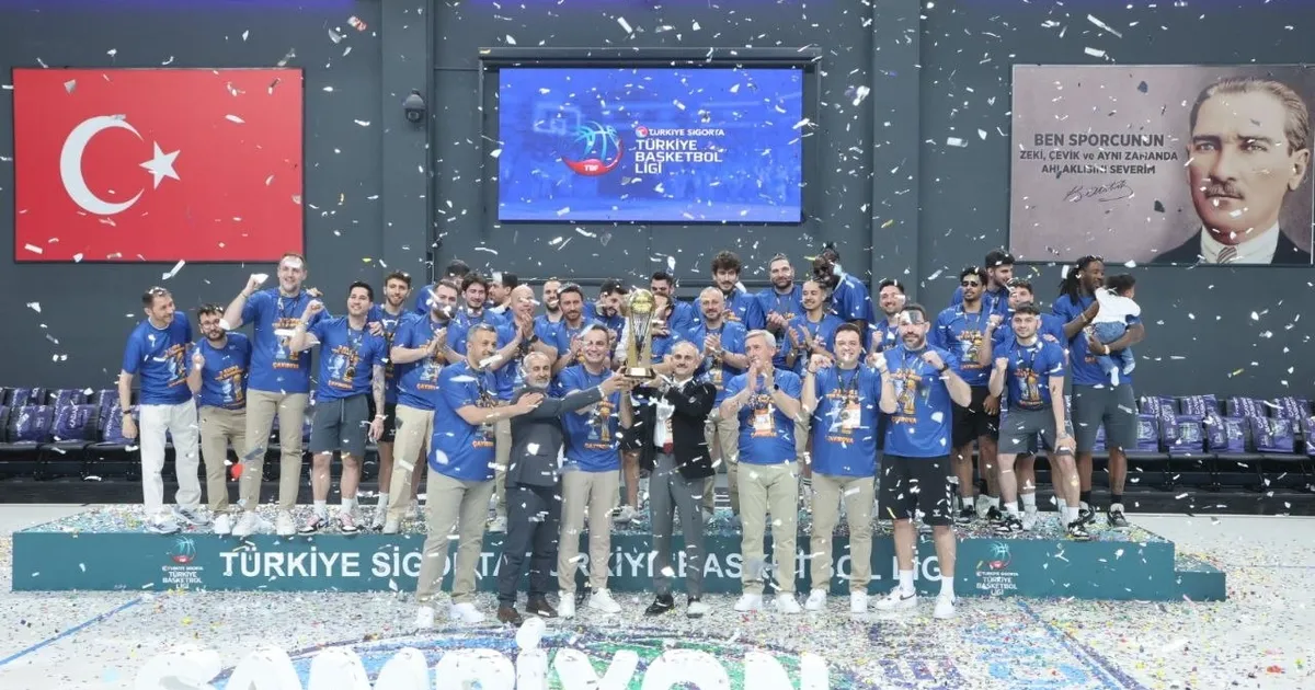 Kocaeli’de Çayırova Belediyesi, şampiyonluk kupasına kavuştu