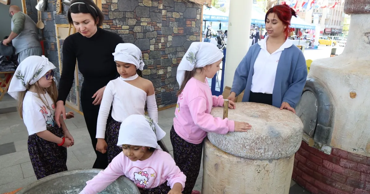 Kocaeli’de minik eller hamur yoğurdu