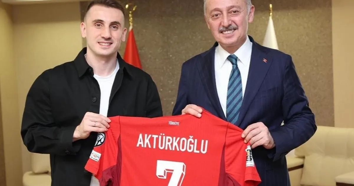 Kocaeli’nin gururundan Başkan Büyükakın’a Milli forma