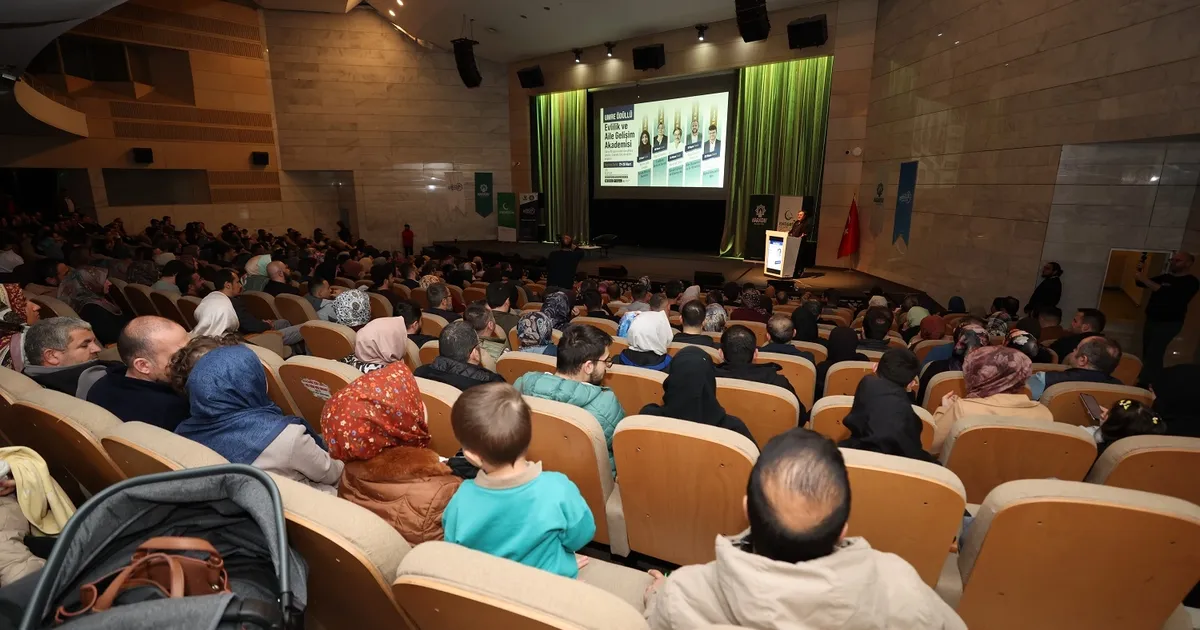 Konya Karatay’da aile seminerleri sürüyor