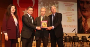 Yeni Kuşak Köy Enstitülüler Derneği’nin (YKKED), Aydınlanma Onur Ödülü’nün sahibi