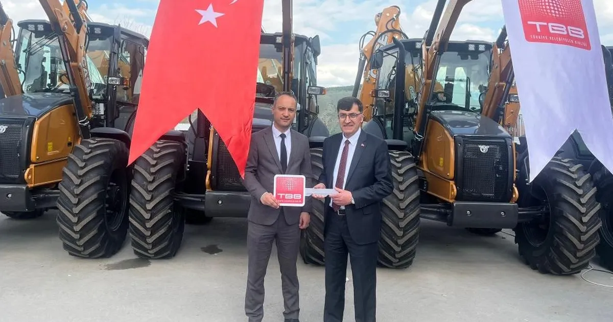 Kütahya Belediyesi’ne TBB’den yeni iş makinesi desteği
